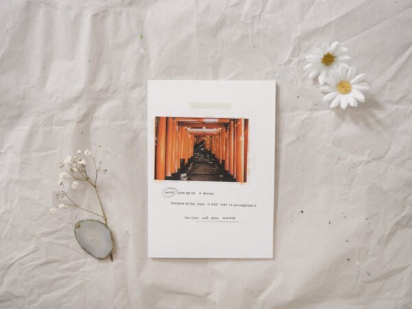 Postcard set: Never give up